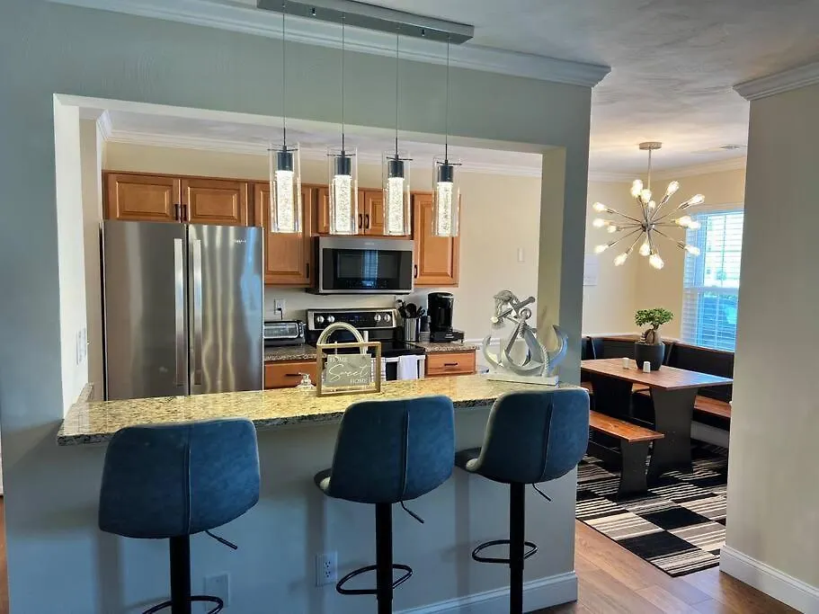 2 Brand New King Size Beds 2 Full Baths Condo! Virginia Beach